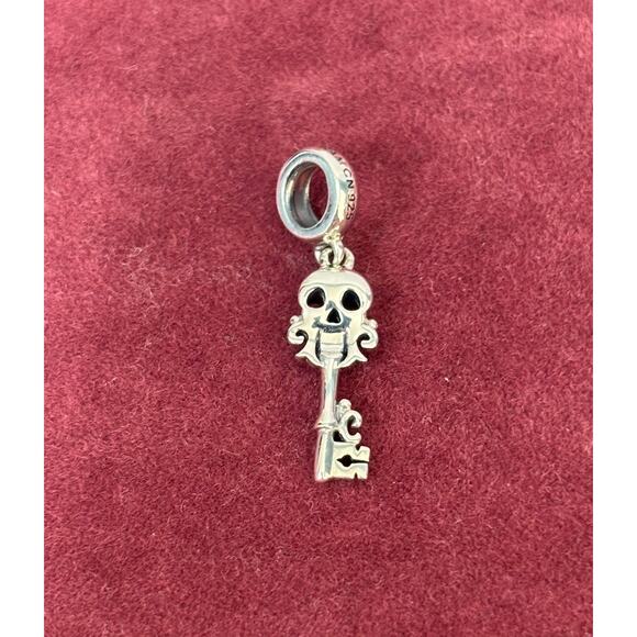 Chamilia Sterling Silver Skeleton Key Limited Edition Bead Dangle Charm #63962 - Picture 1 of 5